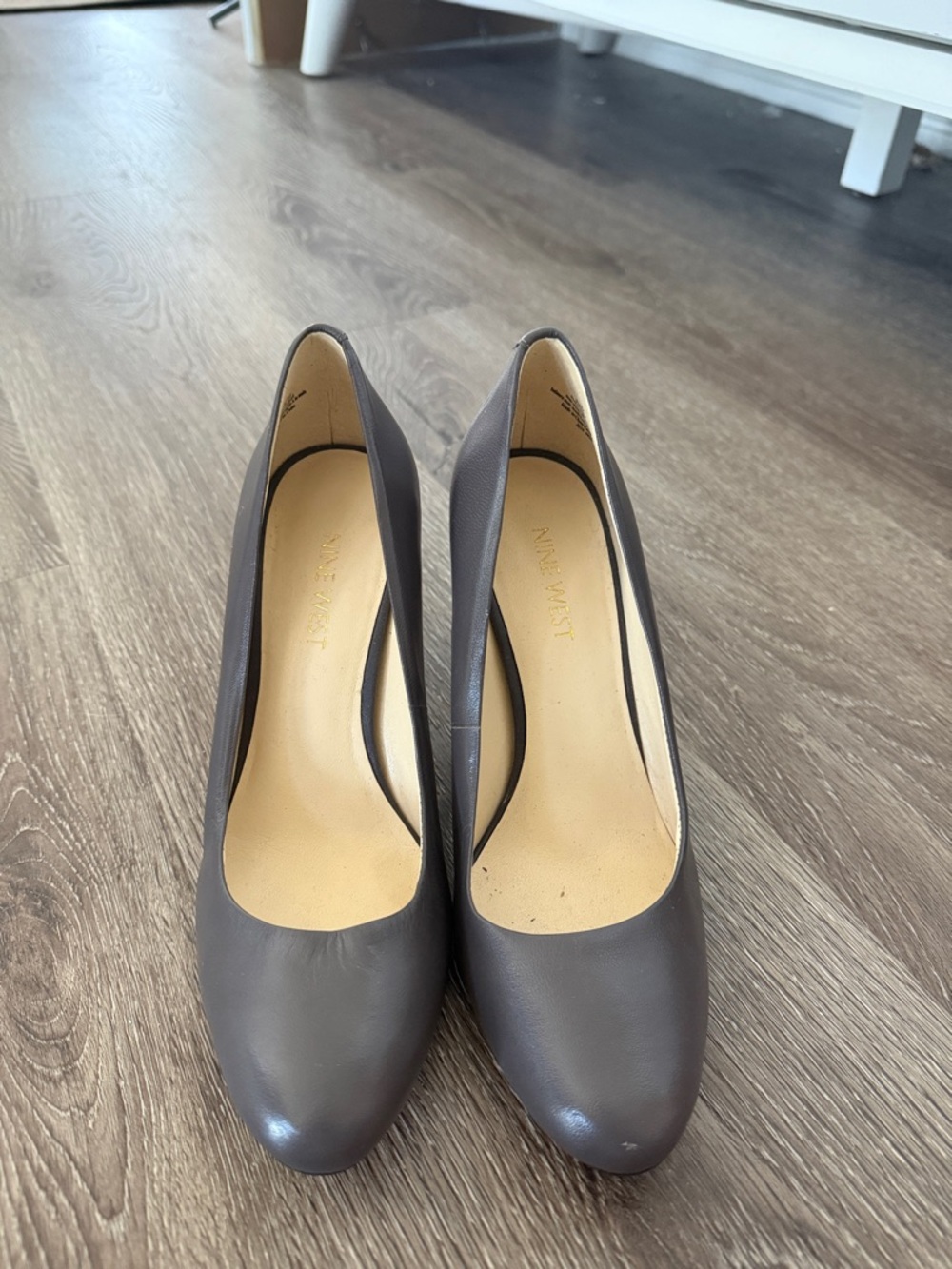Nine West Charcoal Gray Leather Round-Toe Pumps